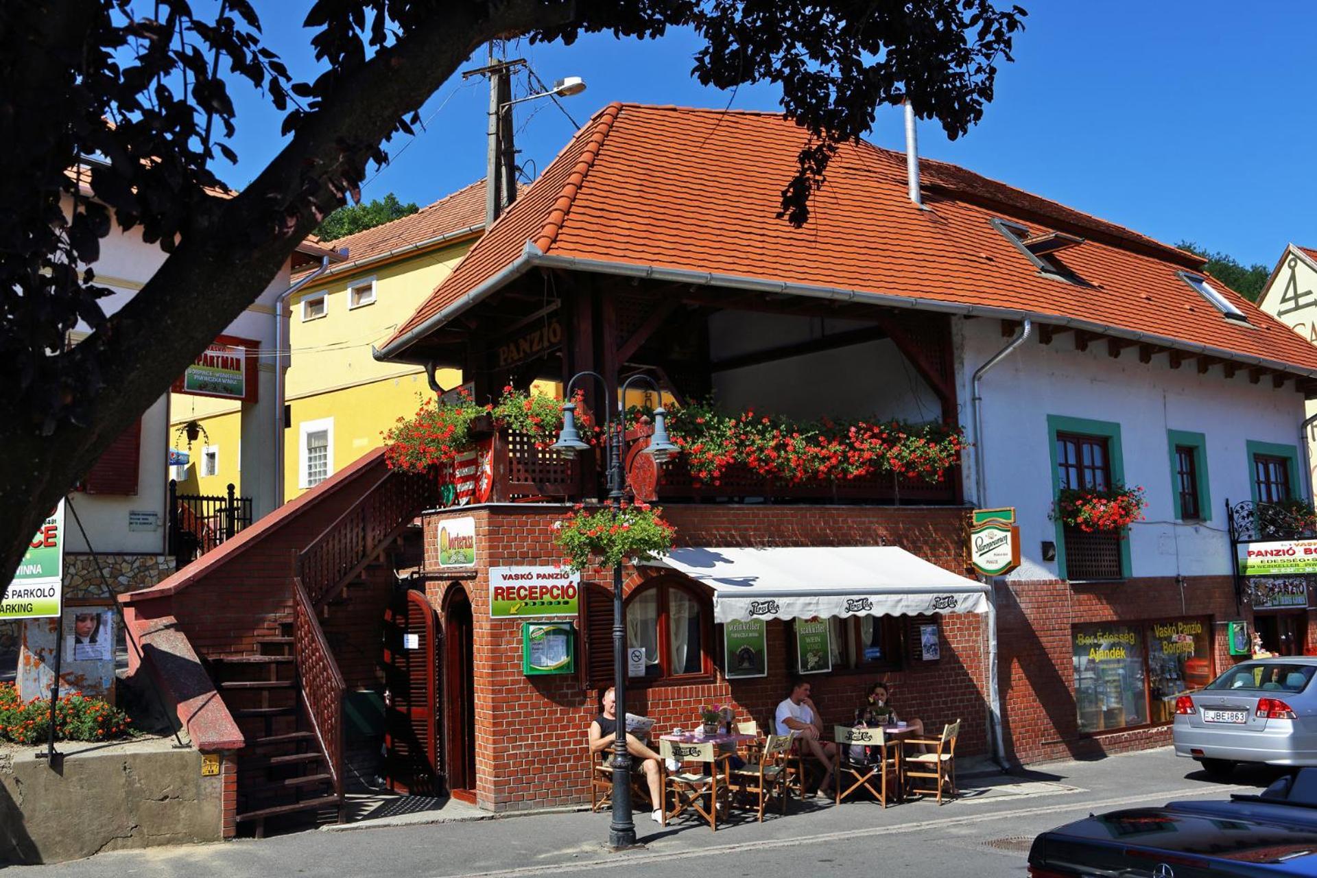 Vasko Panzio Borpince Bed and Breakfast Tokaj Exteriör bild